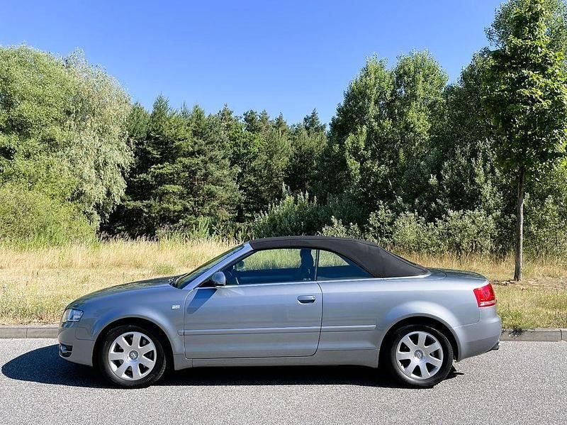Grau Gebraucht 2006 Audi A4 Cabriolet Design Cabrio | 13.999 € - Bild 1/4