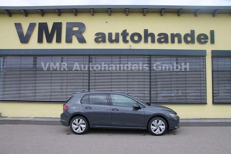 Neu VW Golf VIII 150 PS (110 kW) 2026 Grau Limousine
