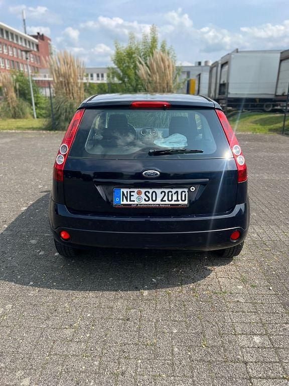 Gebraucht Ford Fiesta 60 PS (44 kW) 2006 Blau Kleinwagen