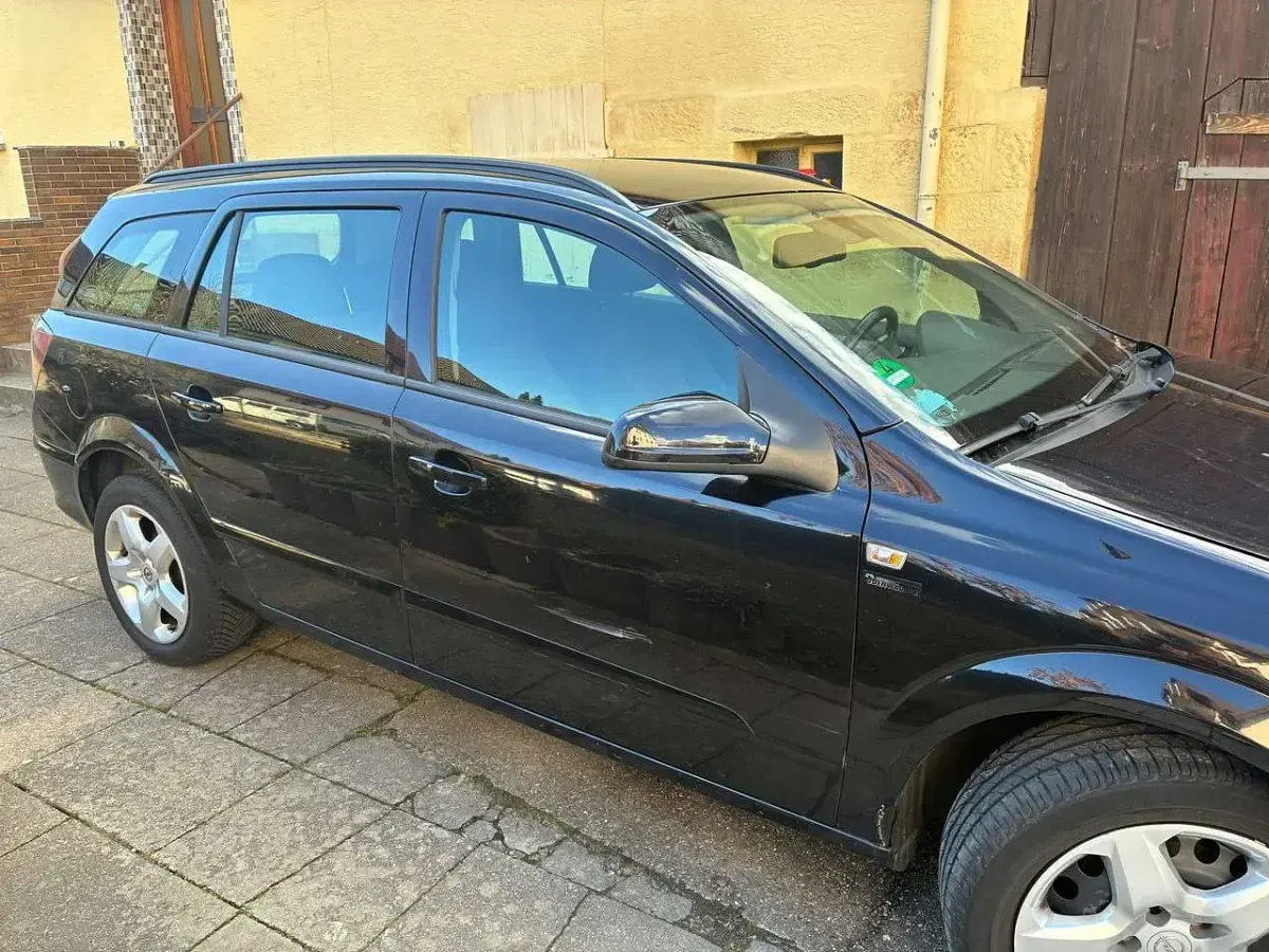 Gebraucht Opel Astra 116 PS (85 kW) 2007 Schwarz Kombi