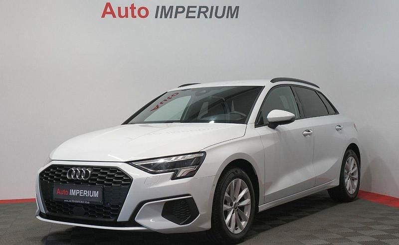 Weiß Gebraucht 2021 Audi A3 Sportback S-Line Kombi | 23.590 € (Fairer Preis) - Bild 1/4