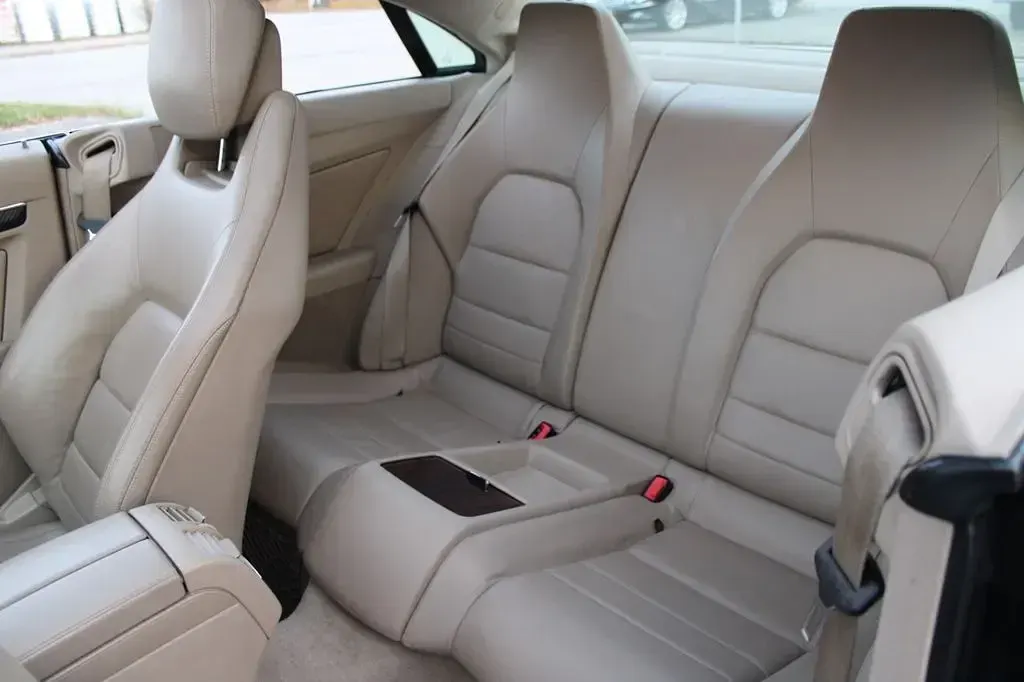 Gebraucht Mercedes E500 Avantgarde 387 PS (284 kW) 2010 Schwarz Coupé
