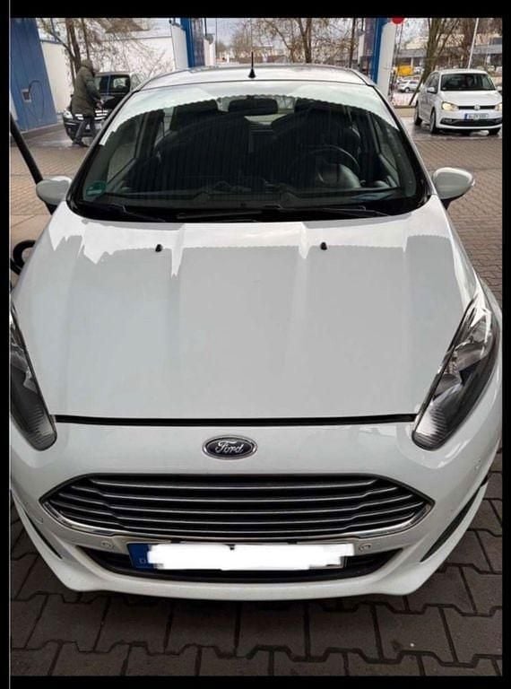 Gebraucht Ford Fiesta SYNC Edition 82 PS (60 kW) 2015 Weiß Limousine