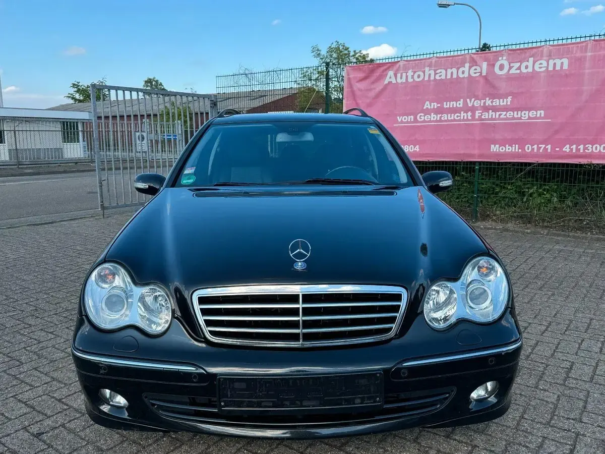 Second-hand Mercedes C220 Avantgarde 150 CP (110 kW) 2007 Negru Break