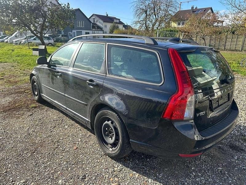Gebraucht Volvo V50 Drive Kinetic 109 PS (80 kW) 2010 Black sapphire / metallic Kombi