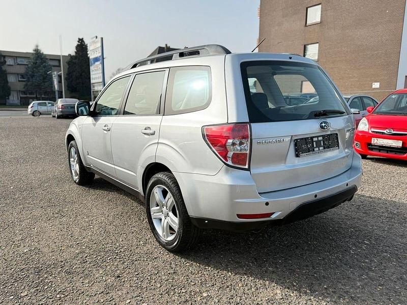 Gebraucht Subaru Forester 171 PS (125 kW) 2010 Silber SUV