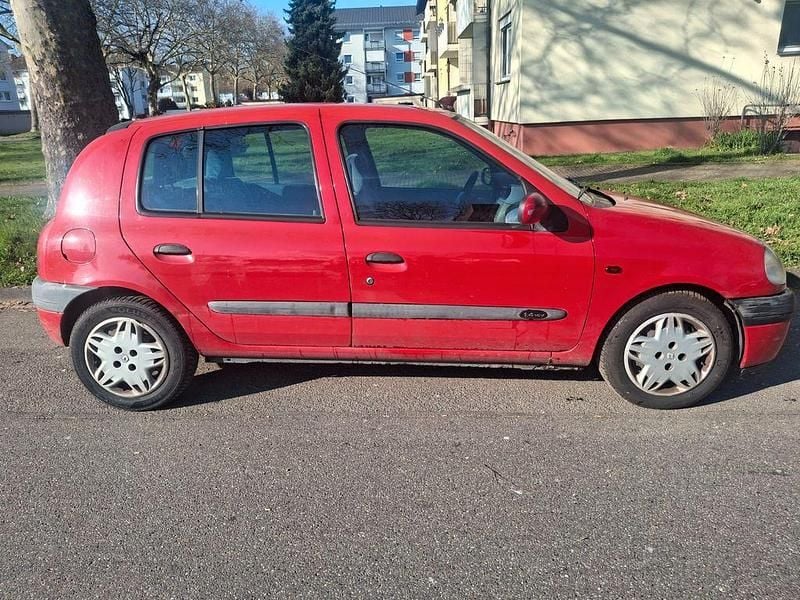 Gebraucht Renault Clio II 98 PS (72 kW) 2000 Rot Limousine