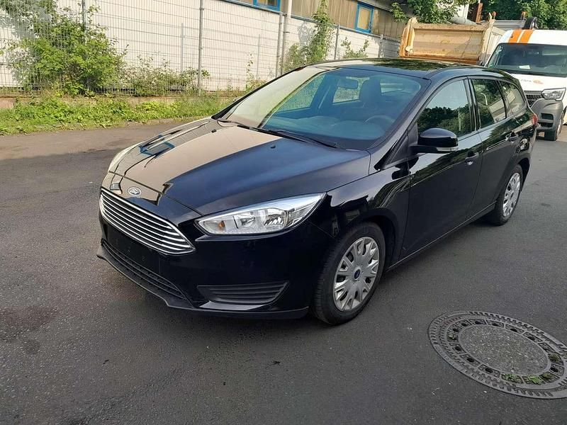 Gebraucht Ford Focus Trend 101 PS (74 kW) 2015 Schwarz Kombi