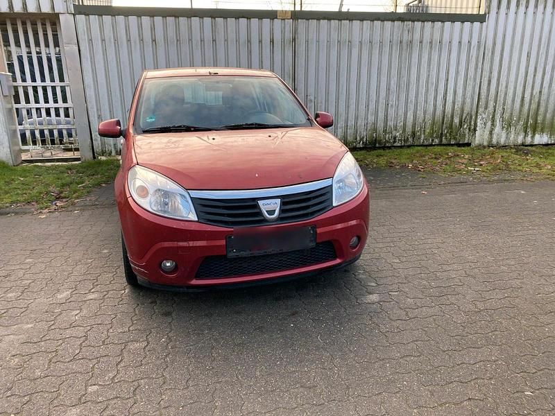 Rot Gebraucht 2010 Dacia Sandero Limousine | 1.200 € (Fairer Preis) - Bild 1/4