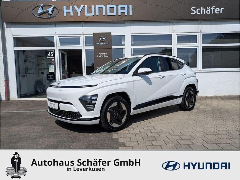 Atlas white / sol Neu 2024 Hyundai Kona Trend SUV | 28.885 € (Superpreis) - Bild 1/4