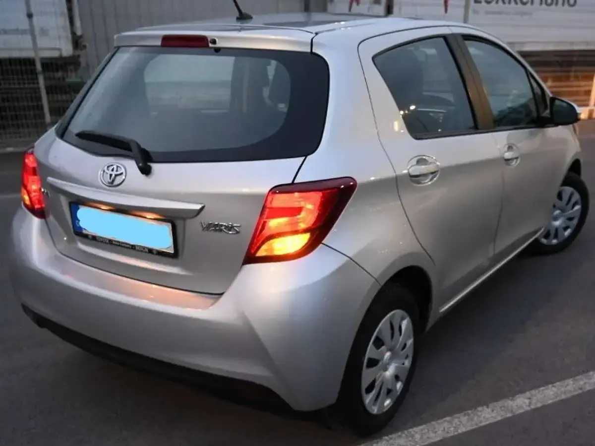 Gebraucht Toyota Yaris Edition 69 PS (50 kW) 2016 Silber Kombi