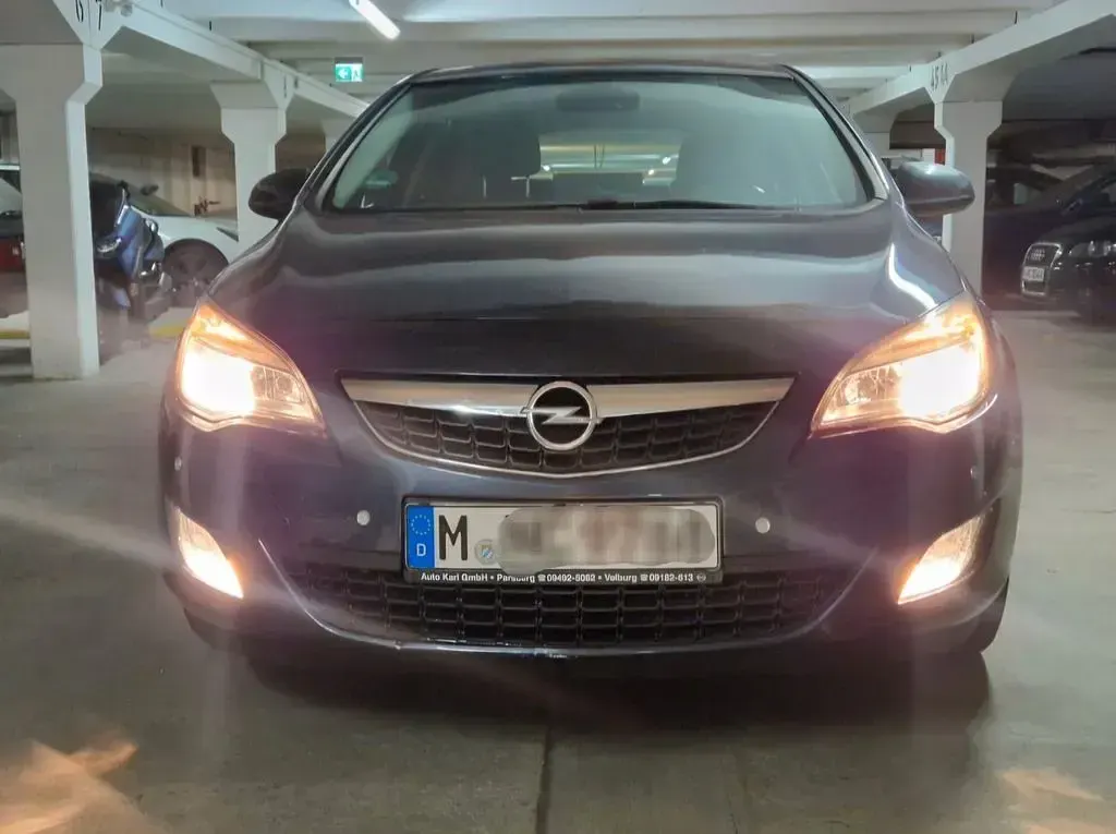 Gebraucht Opel Astra 116 PS (85 kW) 2010 Grau Limousine