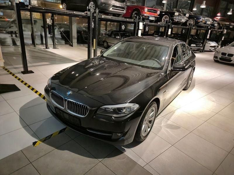Grau Gebraucht 2012 BMW 525 Performance Limousine | 9.990 € (Guter Preis) - Bild 1/4