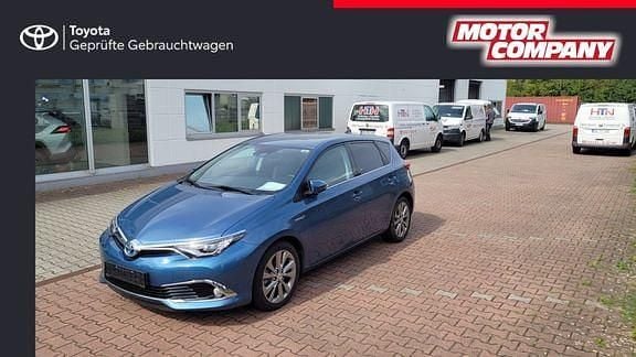 Denimblau metallic Gebraucht 2016 Toyota Auris Hybrid Plus | 15.675 € (Fairer Preis) - Bild 1/4