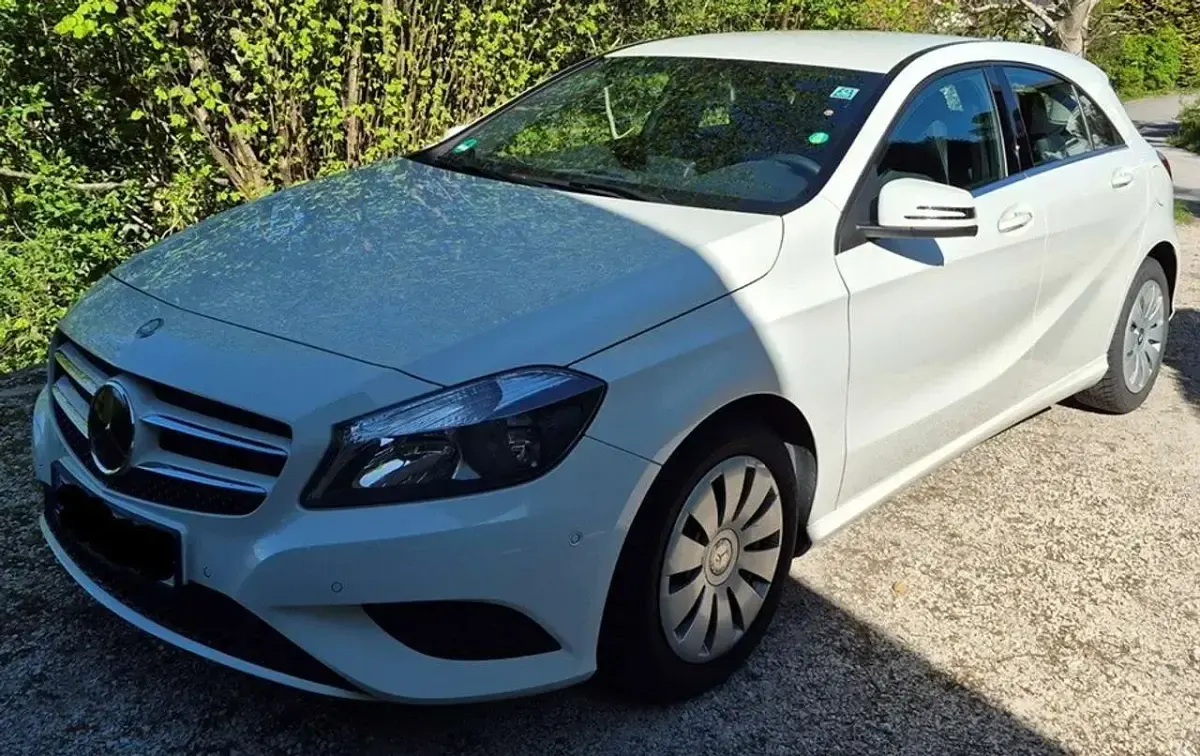 Gebraucht Mercedes A180 122 PS (89 kW) 2013 Weiß Kleinwagen