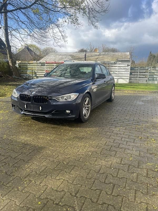 Gebraucht BMW 320 Shadowline 184 PS (135 kW) 2012 Blau Limousine