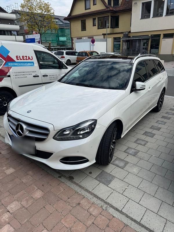 Weiß Gebraucht 2014 Mercedes E220 Avantgarde Kombi | 7.800 € (Fairer Preis) - Bild 1/4