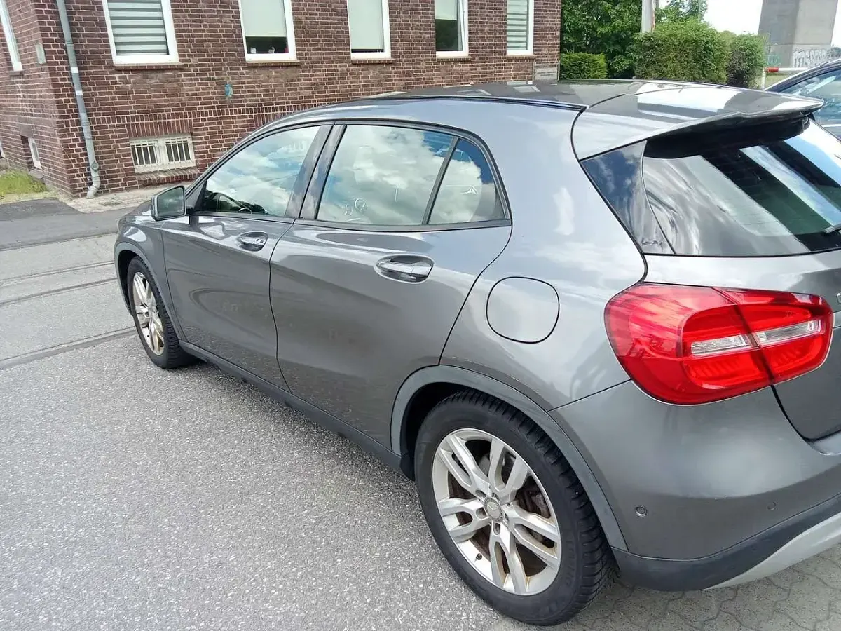 Gebraucht Mercedes GLA200 StreetStyle 136 PS (100 kW) 2015 Grau SUV