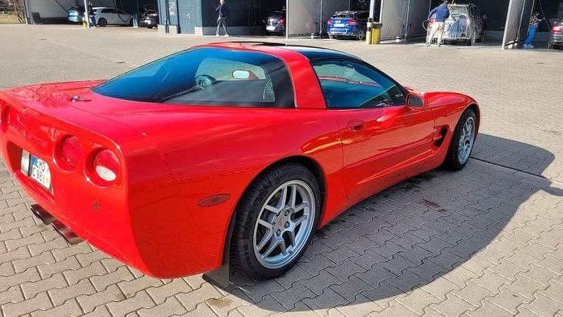 Używany Corvette C5 344 KM (253 kW) 1998 Czerwony Coupe