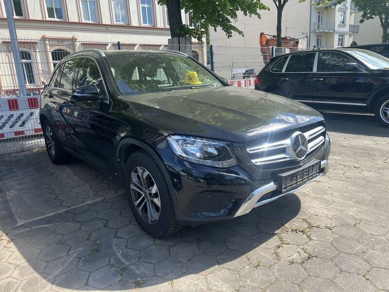 Schwarz Gebraucht 2018 Mercedes GLC350 SUV | 25.500 € (Superpreis) - Bild 1/1