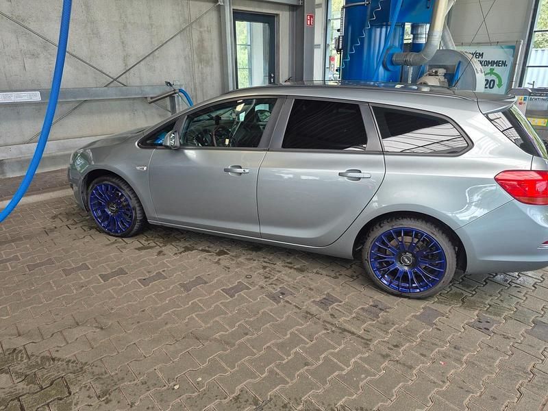 Gebraucht Opel Astra 115 PS (84 kW) 2013 Silber Kombi