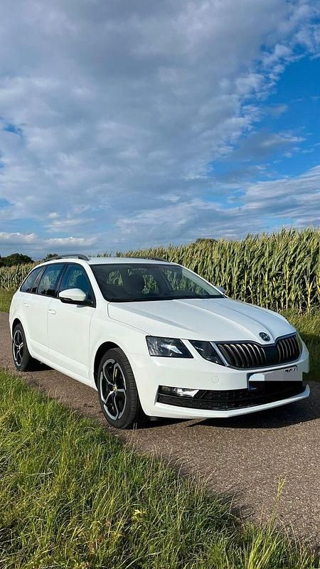 Weiß Gebraucht 2018 Skoda Octavia Clever Kombi | 10.200 € (Guter Preis) - Bild 1/4