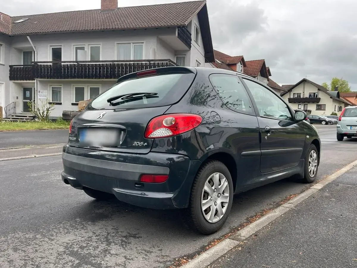Gebraucht Peugeot 206+ 68 PS (50 kW) 2009 Grau Kleinwagen