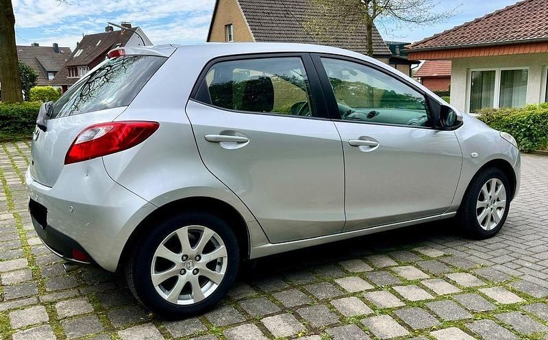 Gebraucht Mazda 2 Center-Line 102 PS (75 kW) 2011 Grau Kleinwagen