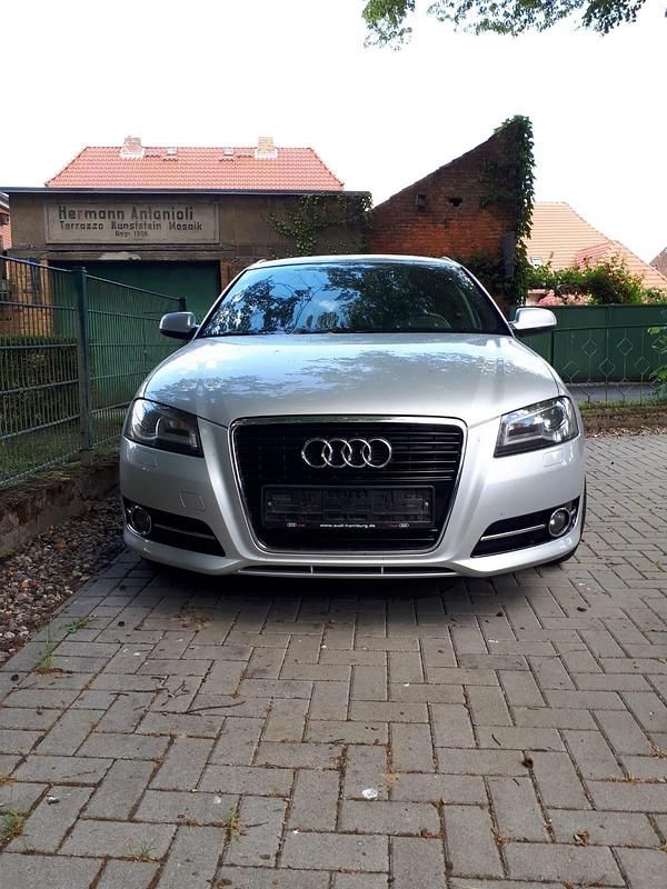 Używany Audi A3 Attraction 105 KM (77 kW) 2010 Srebrny Hatchback