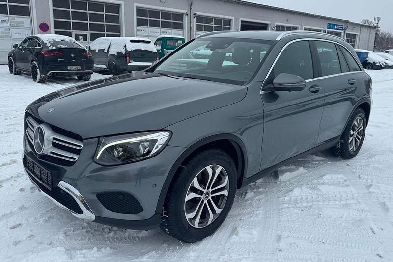 Grau Gebraucht 2019 Mercedes GLC220 SUV | 18.400 € (Fairer Preis) - Bild 1/4