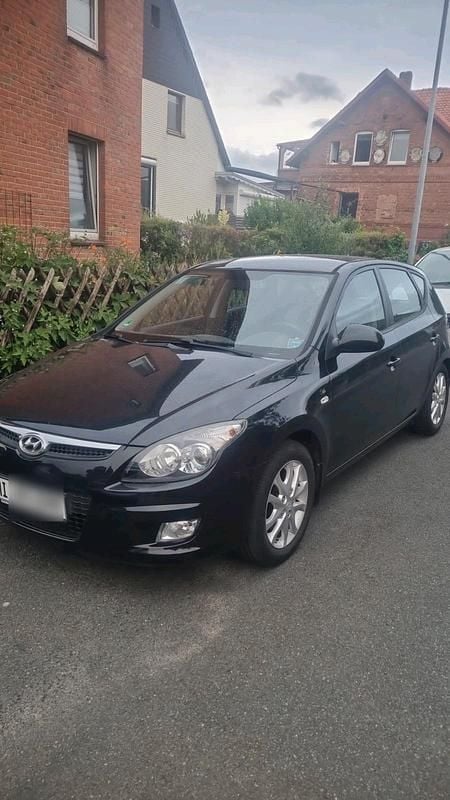 Schwarz Gebraucht 2010 Hyundai i30 Kleinwagen | 3.000 € (Superpreis) - Bild 1/4