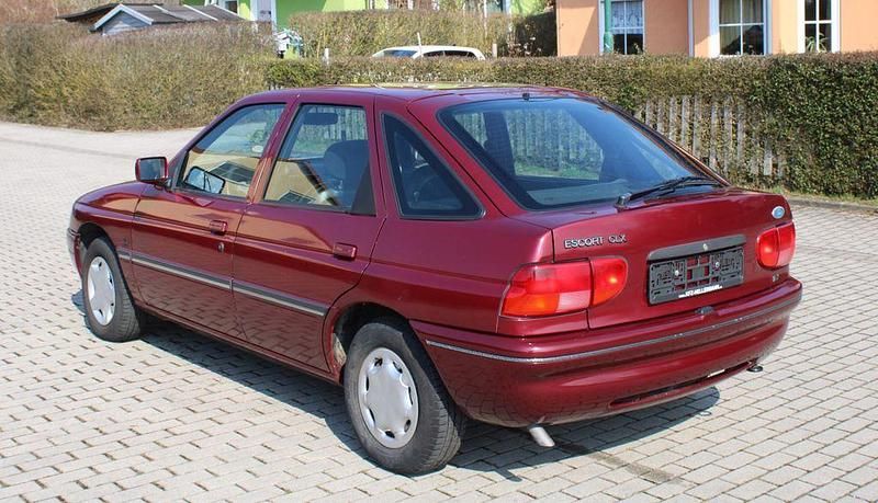 Gebraucht Ford Escort 90 PS (66 kW) 1994 Rot Limousine