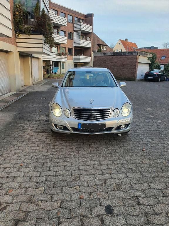 Grau Gebraucht 2006 Mercedes 280 Limousine | 8.500 € (Fairer Preis) - Bild 1/4