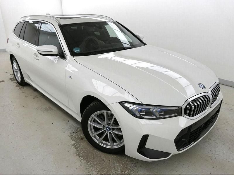 Gebraucht BMW 330e M Sport 292 PS (214 kW) 2024 Alpinweiss 3 Kombi