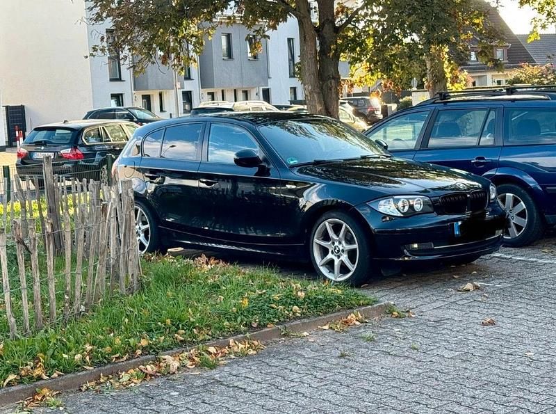 Gebraucht BMW 116 122 PS (89 kW) 2009 Schwarz Kleinwagen