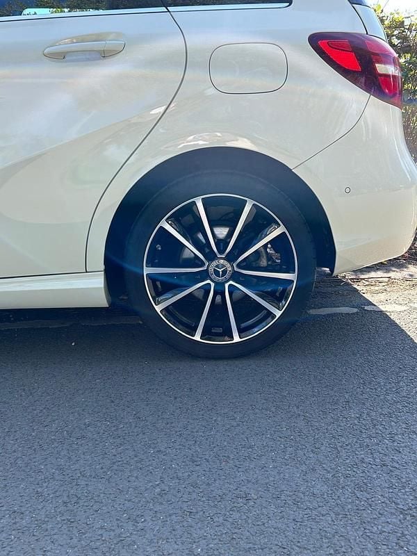 Gebraucht Mercedes B180 122 PS (89 kW) 2017 Weiß Van / Kleinbus