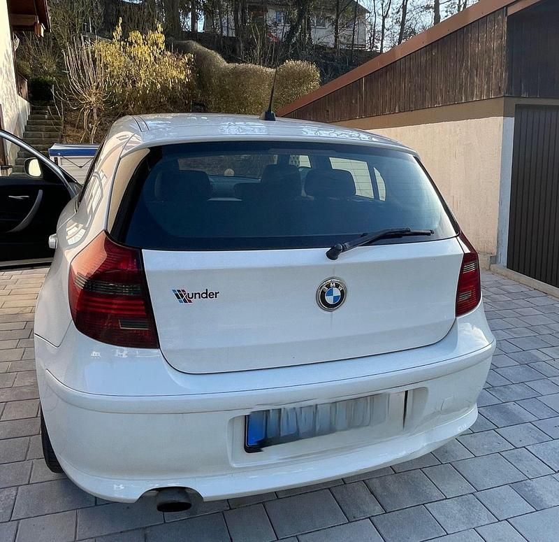 Gebraucht BMW 116 122 PS (89 kW) 2010 Weiß Kleinwagen