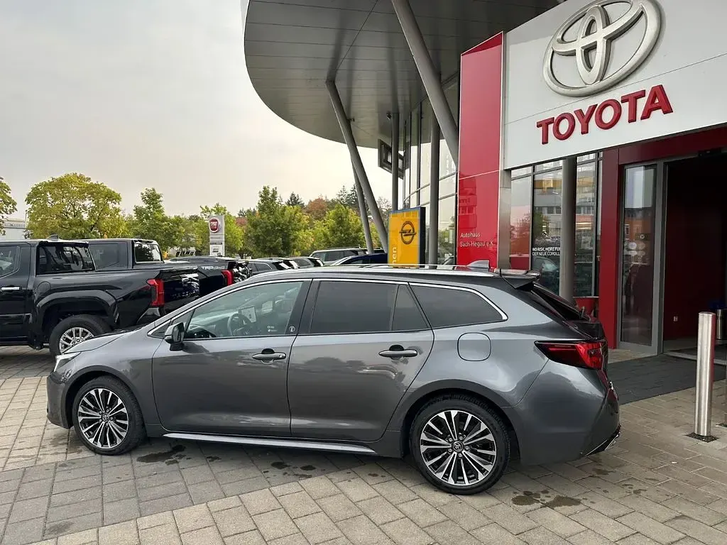 Gebraucht Toyota Corolla Team 196 PS (144 kW) 2023 Grau Limousine