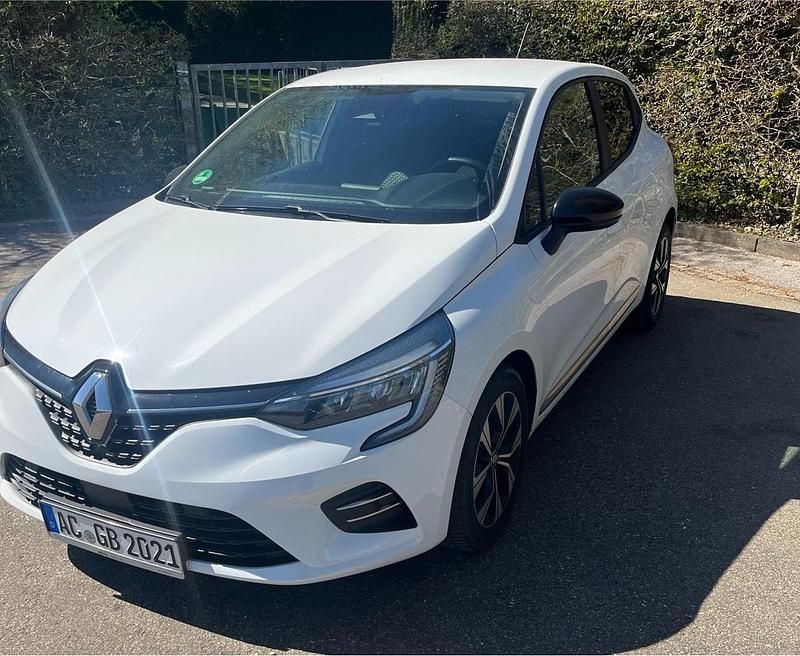 Gebraucht Renault Clio V 67 PS (49 kW) 2022 Weiß Kleinwagen
