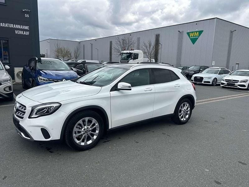 Gebraucht Mercedes GLA180 122 PS (89 kW) 2020 Polarweiss SUV