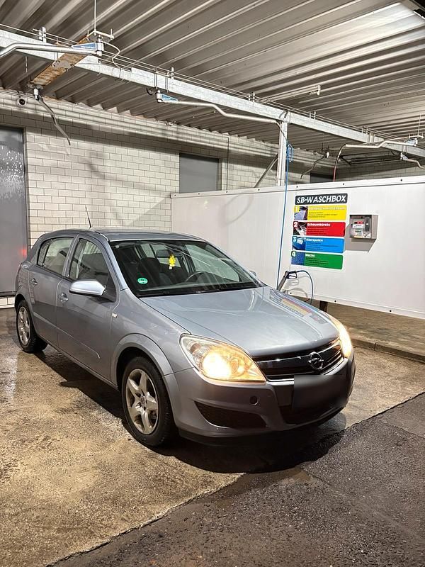Gebraucht Opel Astra 115 PS (84 kW) 2007 Silber Kleinwagen
