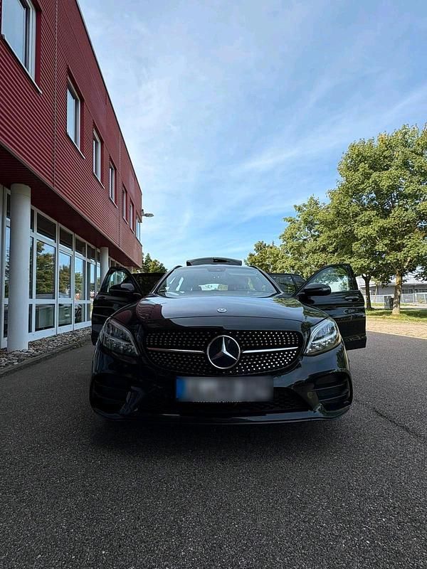 Schwarz Gebraucht 2019 Mercedes C200 Kombi | 24.800 € (Guter Preis) - Bild 1/4