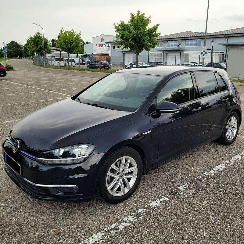 Schwarz Gebraucht 2020 VW Golf VIII Comfortline Kleinwagen | 14.790 € (Fairer Preis) - Bild 1/4