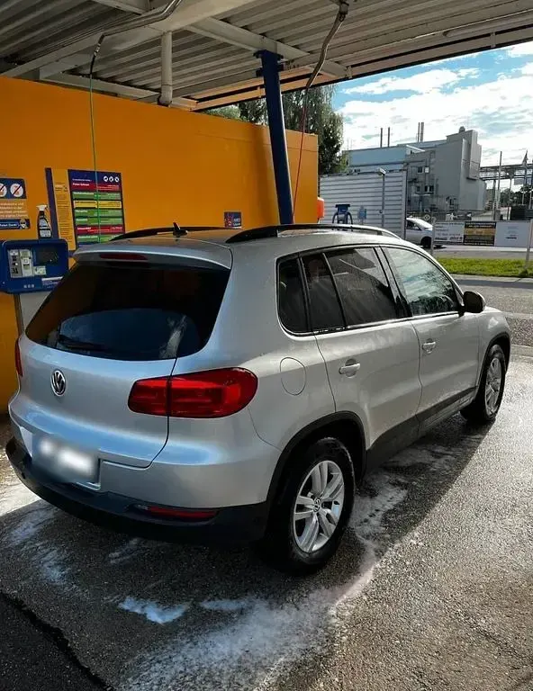 Gebraucht VW Tiguan Trendline 122 PS (89 kW) 2015 Silber SUV