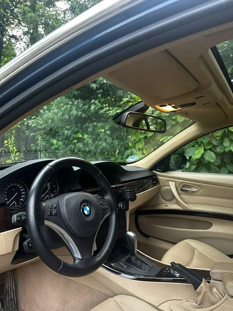 Gebraucht BMW 325 218 PS (160 kW) 2010 Blau Limousine
