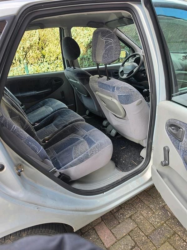 Gebraucht Renault Clio 105 PS (77 kW) 2002 Silber Van / Kleinbus