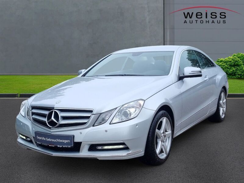 Silber Gebraucht 2012 Mercedes 250 Coupé | 12.890 € (Superpreis) - Bild 1/4