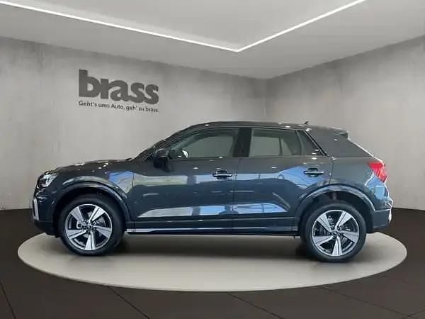 Neu Audi Q2 Ambiente 150 PS (110 kW) 2026 Manhattangrau metallic SUV