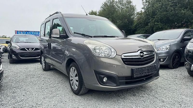 Braun Gebraucht 2012 Opel Combo Edition Van / Kleinbus | 4.799 € (Guter Preis) - Bild 1/4