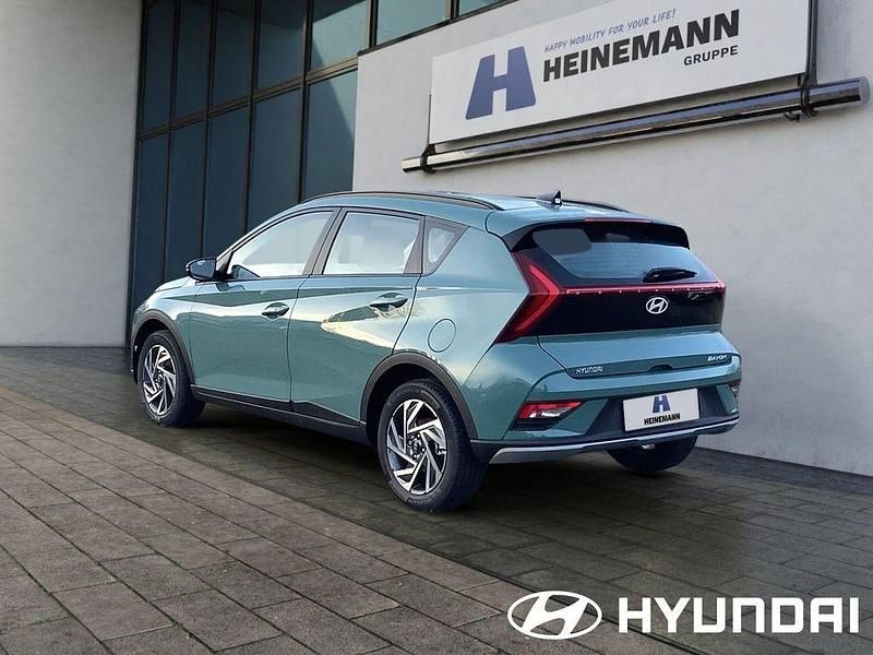 Neu Hyundai Bayon Trend 101 PS (74 kW) 2025 Grün SUV
